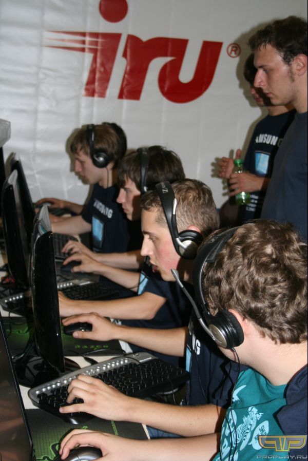 Как в общем-то и forZe, которые тоже собрали великих игроков, теперь сложно понять, где forZe а где Virtus.pro, честно говоря